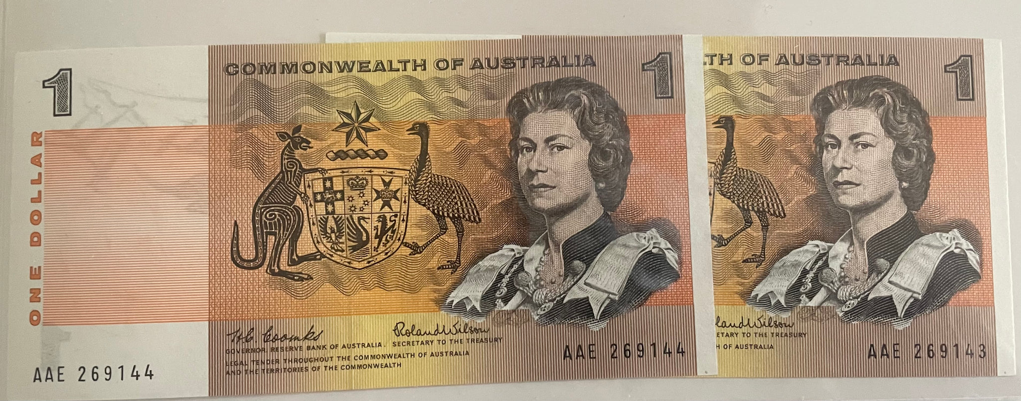 Australia 1966 $1 Commonwealth of Australia Coombs/Wilson Banknote Pair Uncirculated R71