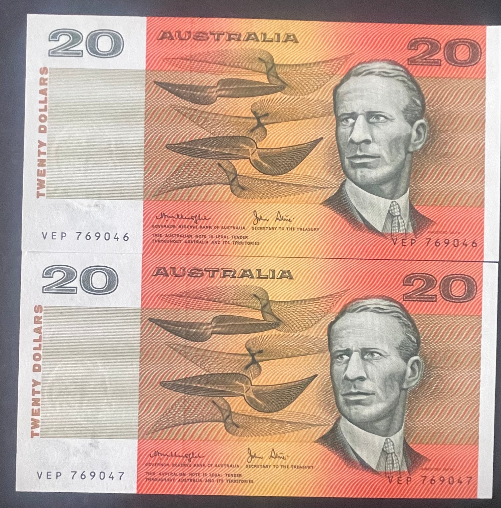 Australia 1979 $20 Knight Stone OCRB Serial Numbers Uncirculated Pair R407b