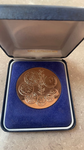 Australia 1969 The Royal Australian Mint Canberra Decimal Coin Medallion