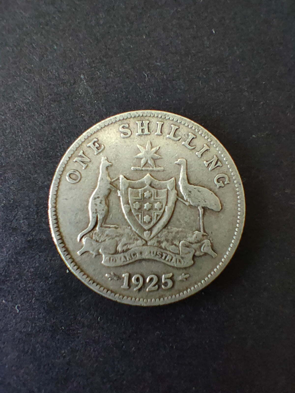 Australia 1925 1/- One Shilling silver coin Fine Condition