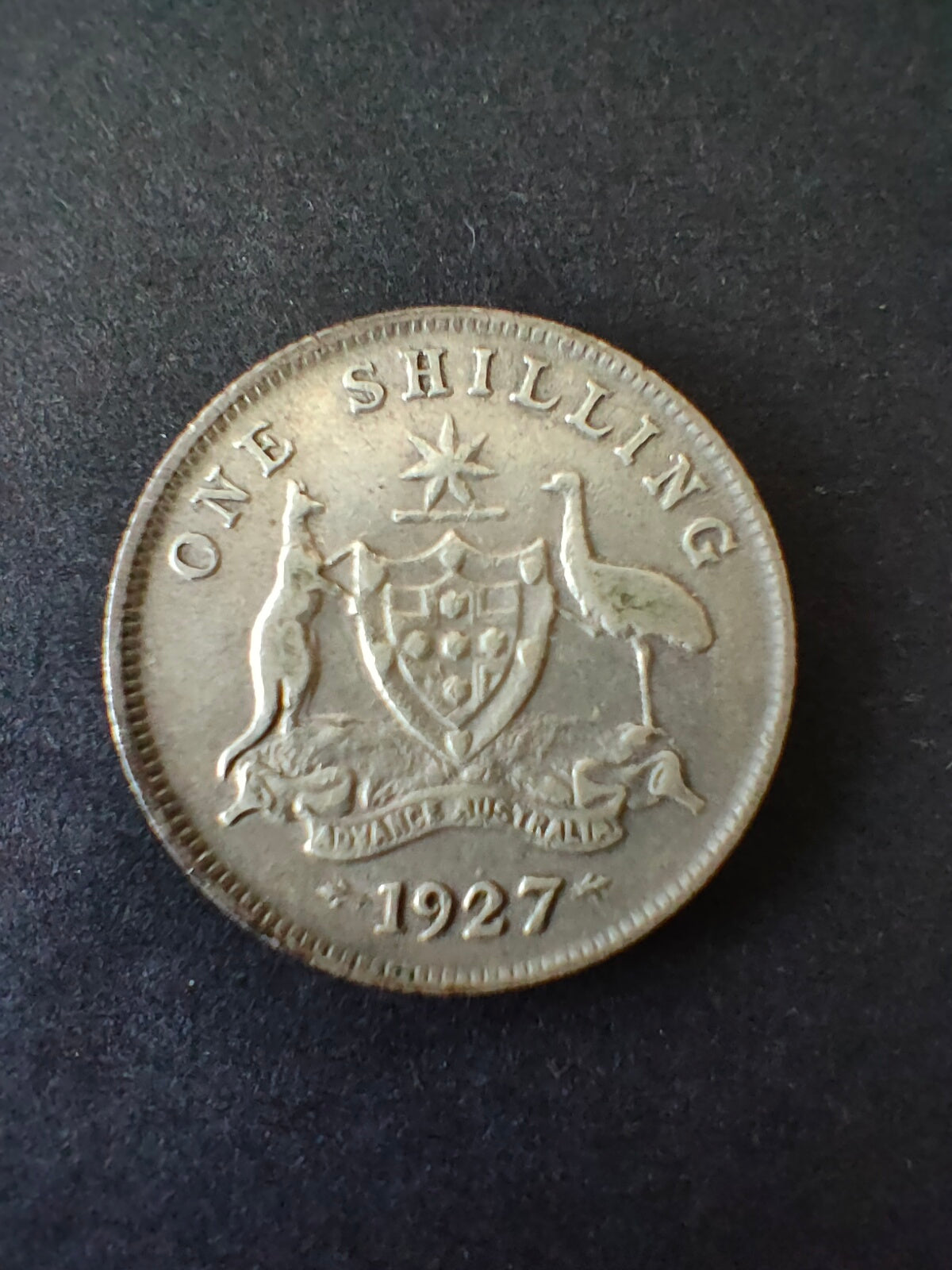 Australia 1927 1/- One Shilling silver coin Fine Condition