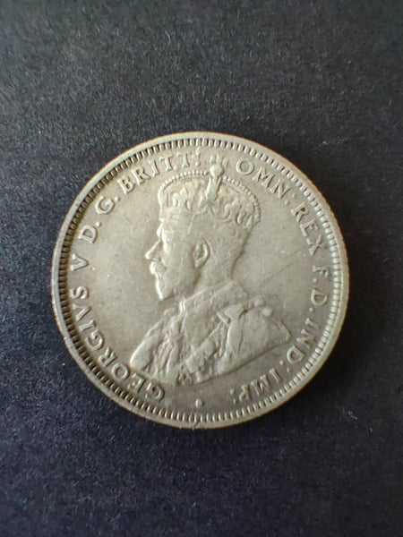 Australia 1927 1/- One Shilling silver coin Fine Condition