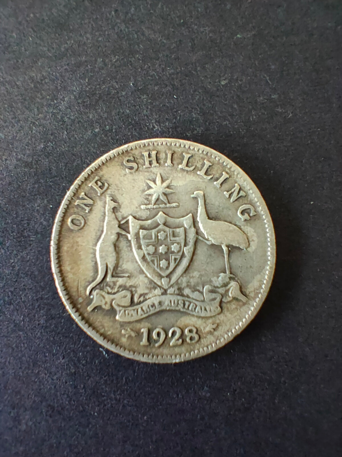 Australia 1928 1/- One Shilling silver coin Fine Condition