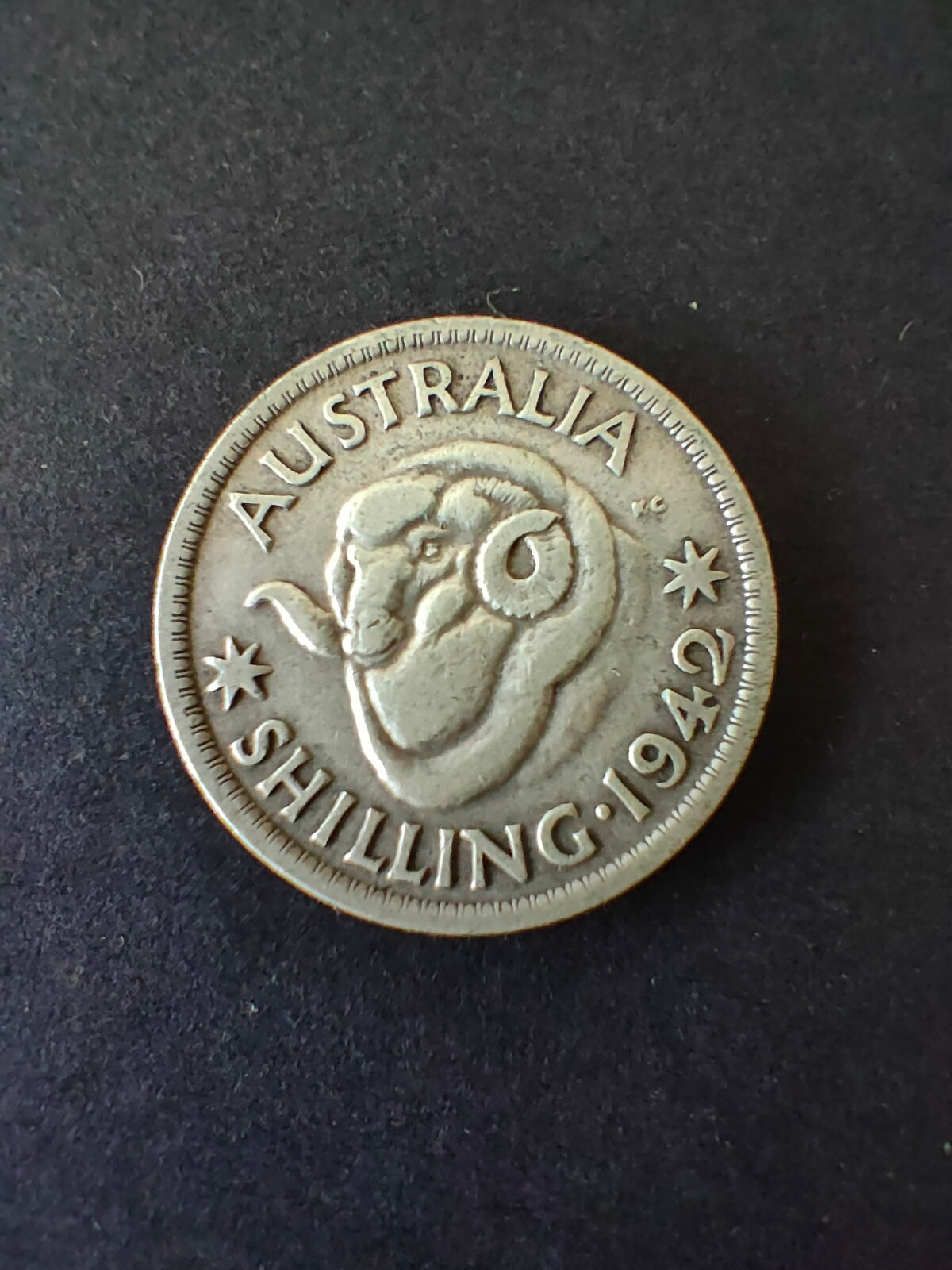 Australia 1942 1/- One Shilling silver coin Fine Condition