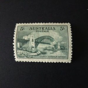 Australia 1932 5/- Green SG143 MLH Slight Gum Crease