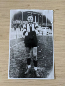 VFL Chas Boyles Postcard Collingwood Football Club Magpies Gordon Hocking