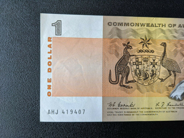 R72 $1 Commonwealth Of Australia Coombs/Randall Banknote Light Centre Fold UNC