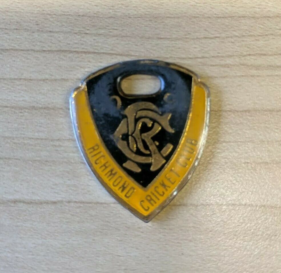 Cricket 1990-1991 RICHMOND CRICKET CLUB MEMBERS BADGE Member Number 95