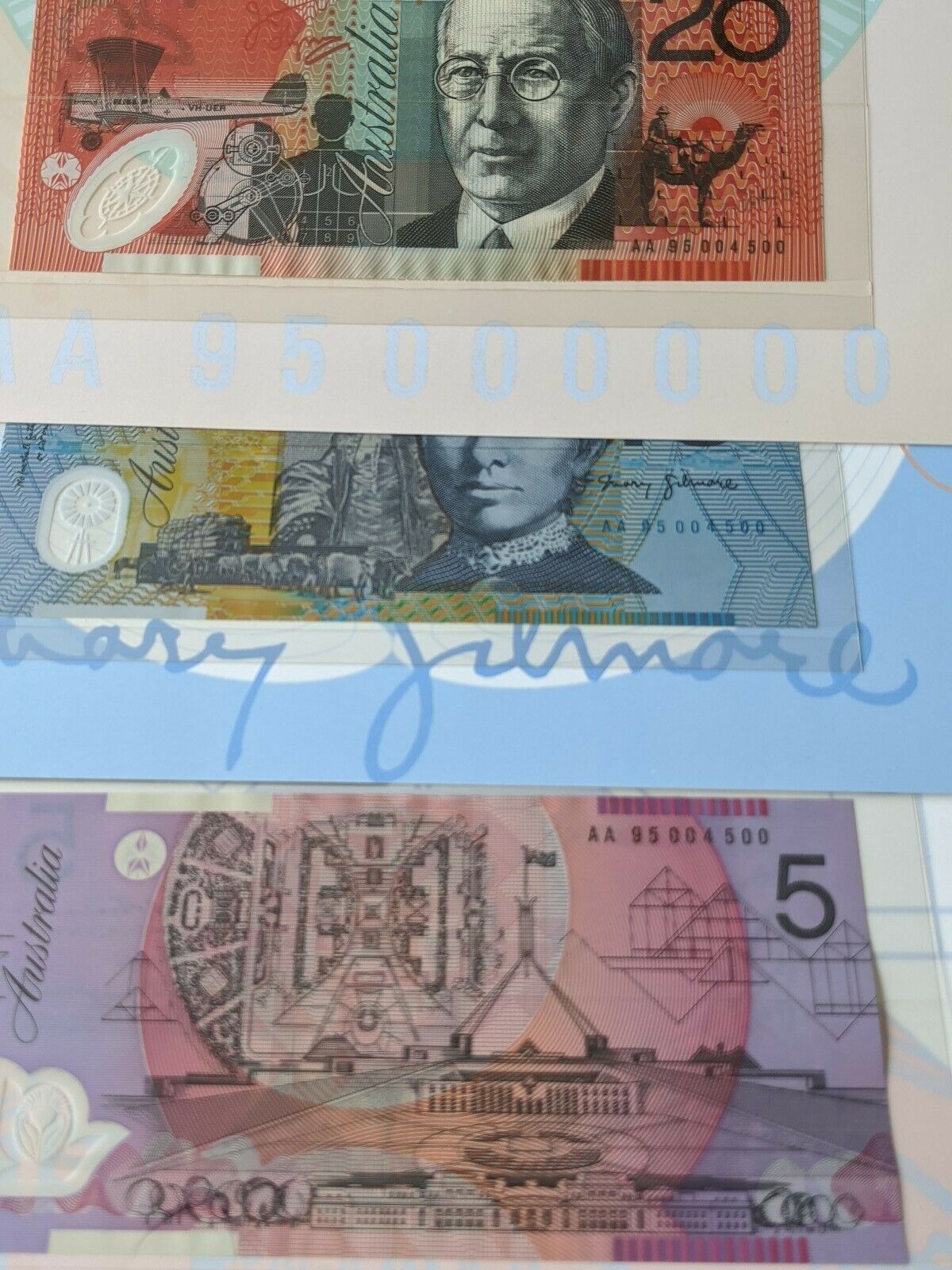 Australia 1995 Set of 3 Banknotes Deluxe Folders with matching Serial Numbers AA95004500
