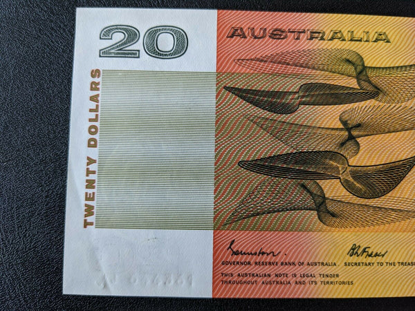 R409a Australia $20 Run Of 3. Middle Banknote Missing Serial Numbers On Left.