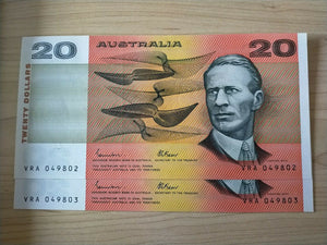 Australia $20 R409a OCRB Johnston Fraser Run of 2 Uncirculated Banknotes