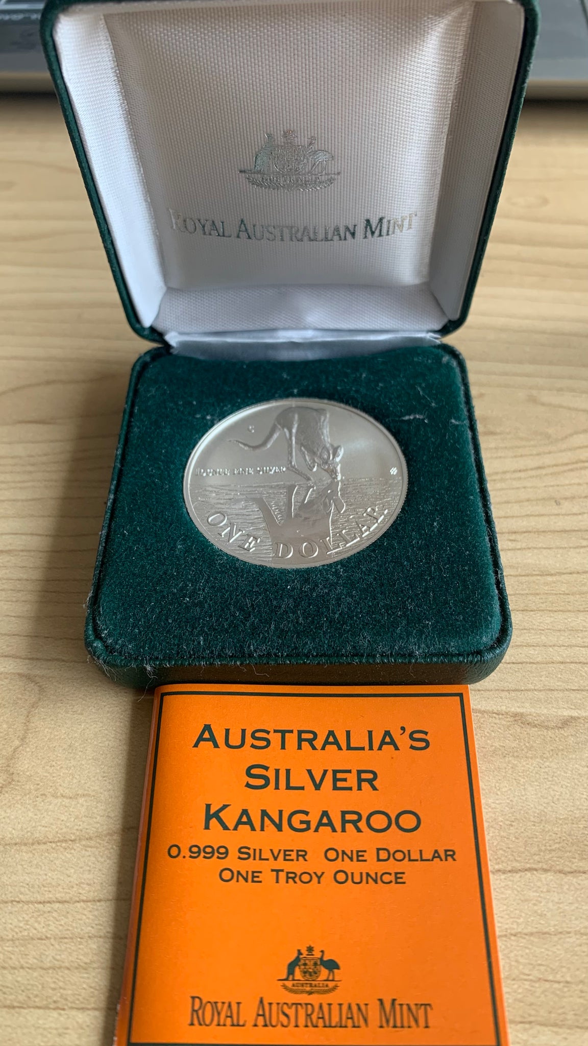 Australia 1997 Royal Australian Mint  $1 Kangaroo 1 ounce Silver Coin