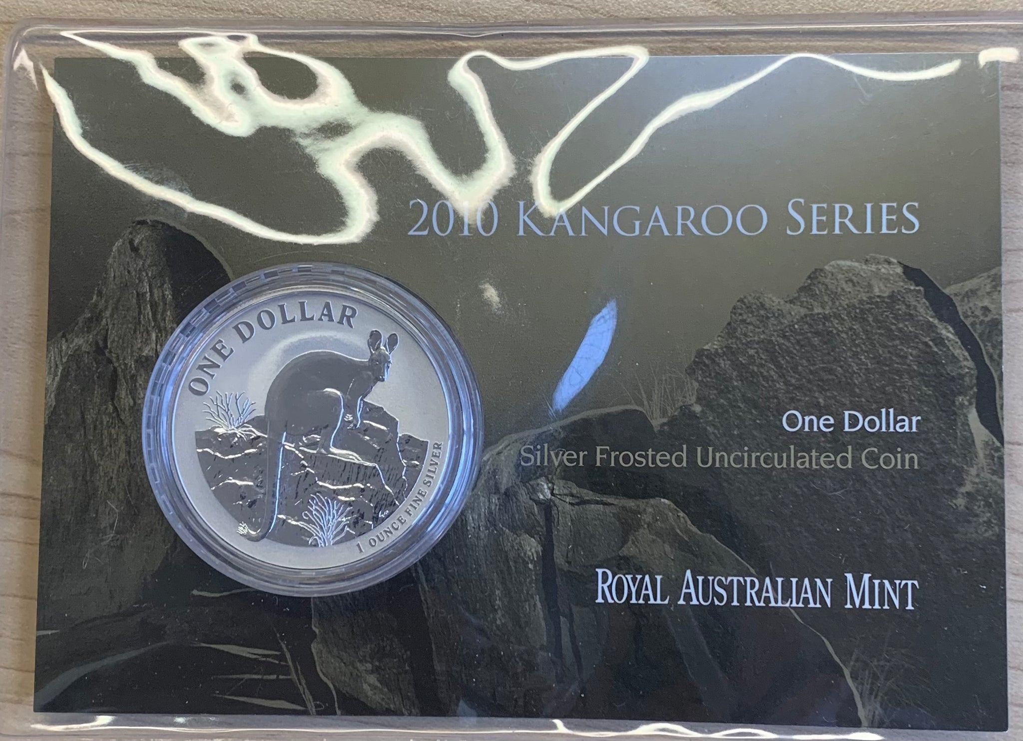 Australia 2010 Royal Australian Mint $1 1oz One Ounce Kangaroo Silver Coin